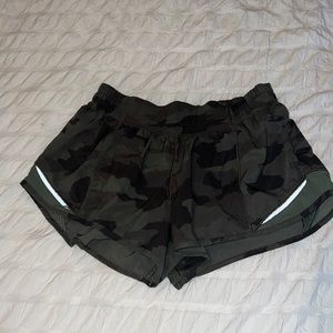 Lululemon Hotty Hot shorts